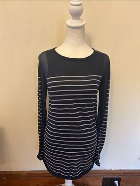 Cabi long  Sleeve Crewneck striped-Navy and White sweater  Size M EUC